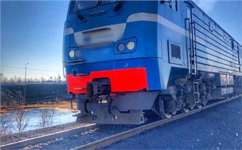 30-летняя женщина погибла под колесами грузового поезда на севере Красноярского края