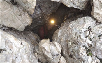 «Если дна не видно, то и бояться нечего»: как спелеологи из Красноярска покоряют опасные пещеры