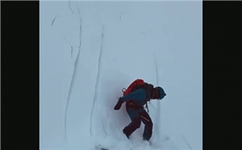 Красноярский сноубордист попал под лавину в Ергаках