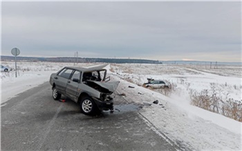 В Емельяновском районе столкнулись ВАЗ и Subaru: водитель отечественной машины погиб