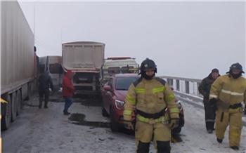 Массовые аварии заблокировали движение на «Путинском мосту»