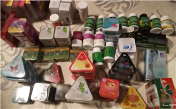 Жительница Ачинска торговала запрещенными таблетками для похудения. В ее квартире нашли больше 100 упаковок