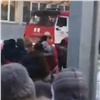 В Красноярске пришлось эвакуировать школу из-за короткого замыкания в спортзале (видео)
