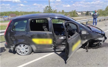Нетрезвый таксист вез пассажиров из Ачинска и врезался в ограждение