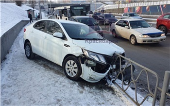 В Красноярске автомобилист хотел избежать столкновения с пенсионером и сбил подростка