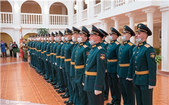 Выпускникам военного учебного центра Университета Решетнёва торжественно вручили дипломы