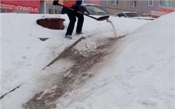 Жители Покровского сняли на видео катающихся с опасной горки детей: полицейские решили проблему