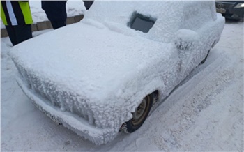 «Автоайсберг»: красноярец заморозил свою машину и поехал на ней в автосервис