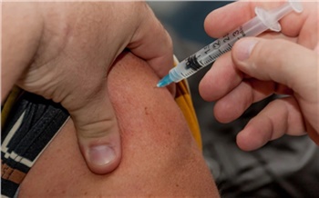 «1,3 млн вакцинированных и более 360 тысяч ревакцинированных»: минздрав рассказал о масштабах прививочной кампании от ковида в Красноярском крае