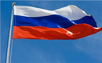 С 1 сентября в российских школах введут традицию поднятия флага и исполнения гимна