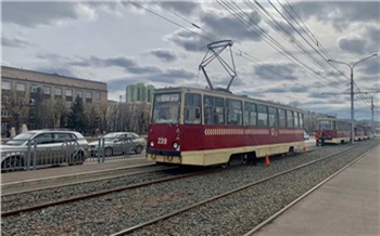 В Красноярске водитель трамвая насмерть сбила пешехода. Приставы добились компенсации для родных погибшей