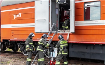 Пожарный поезд Красноярской железной дороги отправили тушить пожар в Курагинском районе