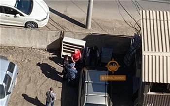 На автостоянке в красноярском Солнечном произошла драка со стрельбой