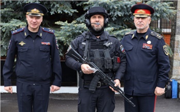Готовы к несению службы в непростых условиях: глава красноярской полиции посетил подчиненных в Чечне