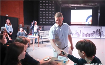 «За партой с мэром»: Сергей Ерёмин обсудил со школьниками идеи по улучшению Красноярска