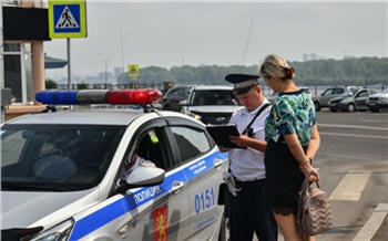 За два дня красноярские полицейские наказали 23 пешехода-нарушителя и 21 автохама