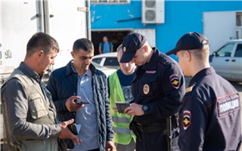 Поcле кровавой драки полицейские провели масштабную проверку рынка в красноярской Покровке
