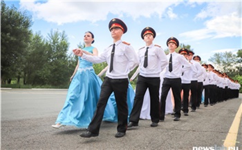 В добрый путь!: в Красноярске прошёл выпускной бал кадет и гимназисток