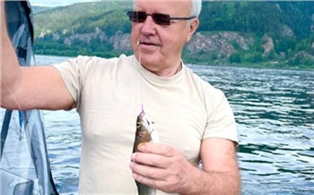 «Первый в этом сезоне»: Александр Усс удачно съездил на рыбалку и похвастался уловом в соцсетях