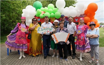 В Красноярске с размахом отпраздновали татарский Сабантуй. В гуляниях поучаствовал и мэр
