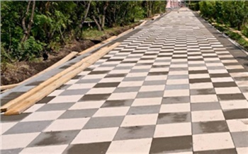 Тротуар на Вавилова в Красноярске стал «шахматным»