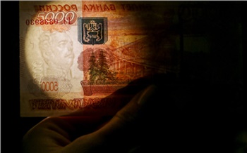 В красноярских банках стали находить меньше фальшивых купюр