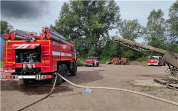 В Минусинском районе сгорел ангар с рапсовым маслом