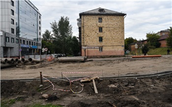 На улице Красной Гвардии в Красноярске будут ремонтировать ливневку. Проезд для машин надолго ограничат