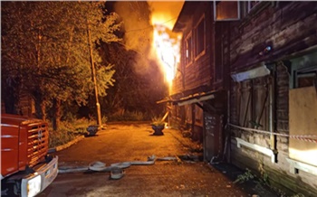 В Свердловском районе загорелась квартира в пятиэтажке. Очевидцы говорят о поджоге