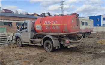 В Красноярске за незаконный слив отходов задержали ассенизаторскую машину