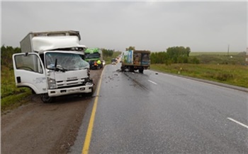Два человека пострадали при столкновении грузовиков на востоке Красноярского края