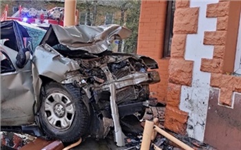 В Красноярске автоледи врезалась в магазин
