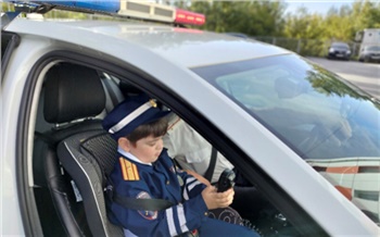 6-летний ребенок вместе с гаишниками патрулировал улицы Ачинска