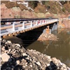 Разрушенный грузовиком мост в Ирбейском районе откроют в середине октября 