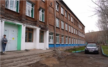 Возникли сложности: в Красноярске проверили ход капремонта коррекционной школы