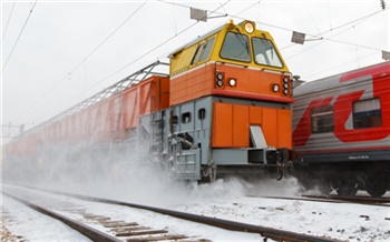 Со снегопадами на Красноярской железной дороге борются 70 снегоуборочных машин