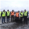 Народные контролеры проверили качество ремонта трассы в Большемуртинском районе