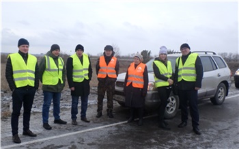 Народные контролеры проверили качество ремонта трассы в Большемуртинском районе