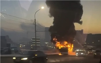 Автобус с пассажирами загорелся на улице Белинского в Красноярске