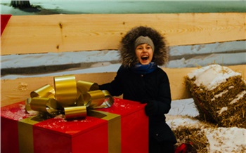 Красноярск отправил детям Свердловска почти 11 тысяч сладких новогодних подарков