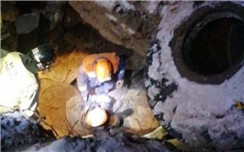 Мужчину придавило бетонными кольцами в канализационном колодце на юго-западе Красноярского края