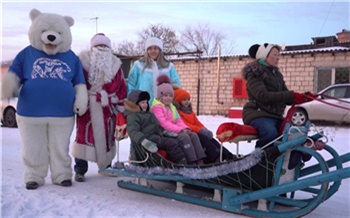 Единороссы и предприниматели Кировского района Красноярска провели новогодний праздник с угощениями для семей мобилизованных и контрактников