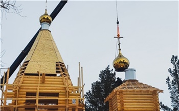 На строящийся храм в красноярском Академгородке установили купола