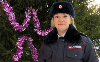 «Снегурочка под прикрытием»: полицейская из Канска поделилась милой новогодней историей