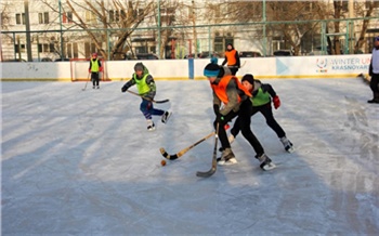 Красноярцев бесплатно научат кататься на коньках и играть в хоккей