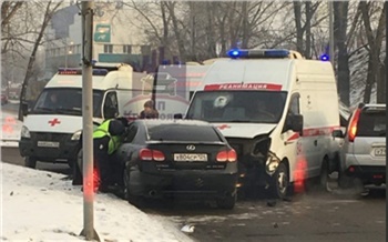 В Красноярске в автомобильной аварии пострадала медсестра