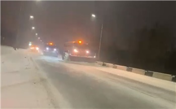 Снегоуборочная техника борется с последствиями снегопада в Красноярске