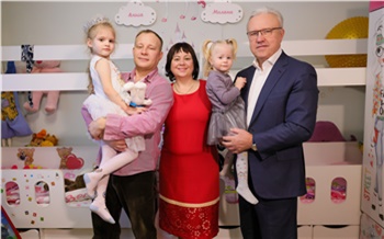 Александр Усс помог с квартирой семье с двумя приемными детьми