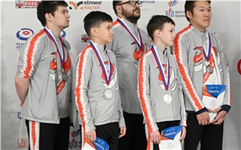 Команда «Таймыр» из Дудинки взяла серебро чемпионата Красноярского края по керлингу