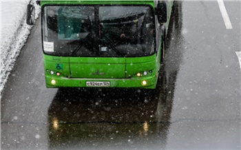 В Красноярске водитель сломавшегося автобуса пожалел пассажиров и лишится части премии